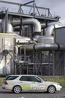 Saab 9-5 BioPower vor BioEthanol-Anlage 